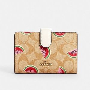 MEDIUM CORNER ZIP WALLET IN SIGNATURE CANVAS